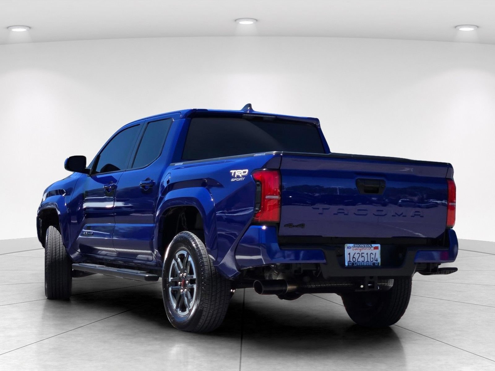 Used 2025 Toyota Tacoma TRD Sport AWD/4WD image 5