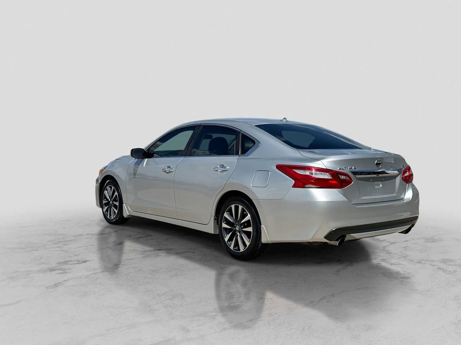 Used 2016 Nissan Altima 2.5 SV FWD image 4