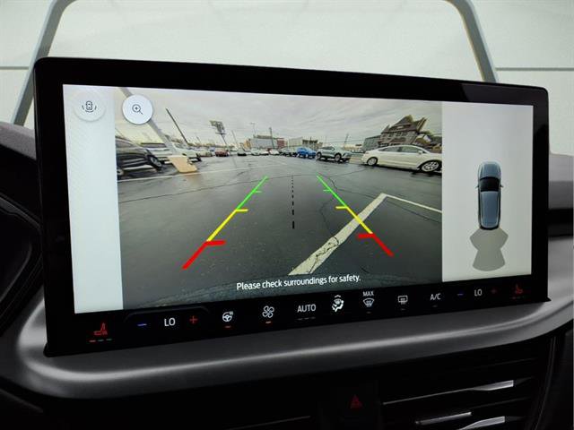 Used 2024 Ford Escape SE w/ Class II Trailer Tow Package image 17