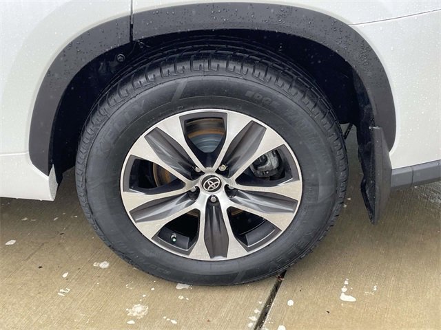 Used 2022 Toyota Highlander XLE image 10