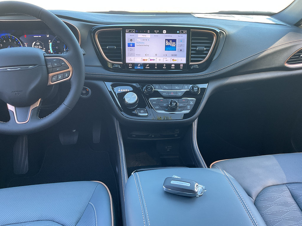 New 2027 Chrysler Pacifica Pinnacle w/ Theater Group FWD image 12