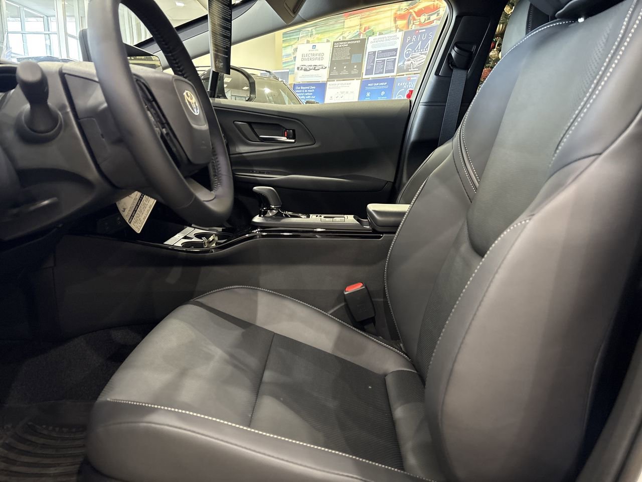 New 2026 Toyota Prius FWD image 11