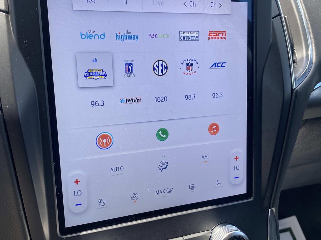 Used 2024 Ford Edge Titanium image 29