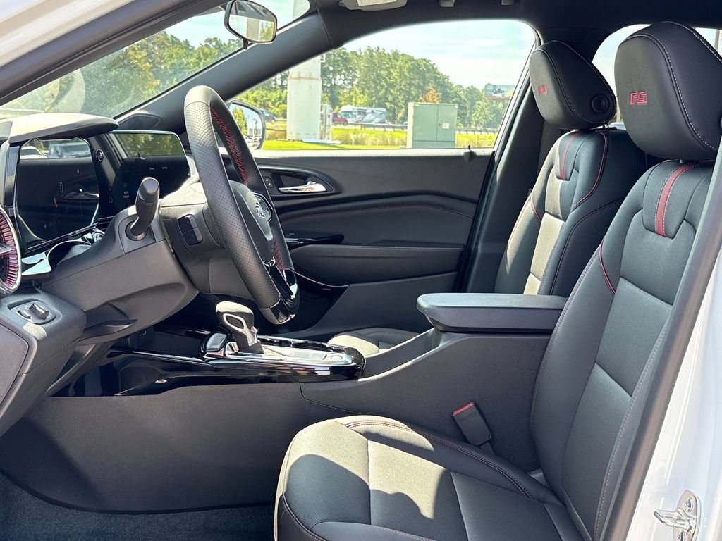 New 2026 Chevrolet Trax RS w/ Sunroof Package FWD image 7