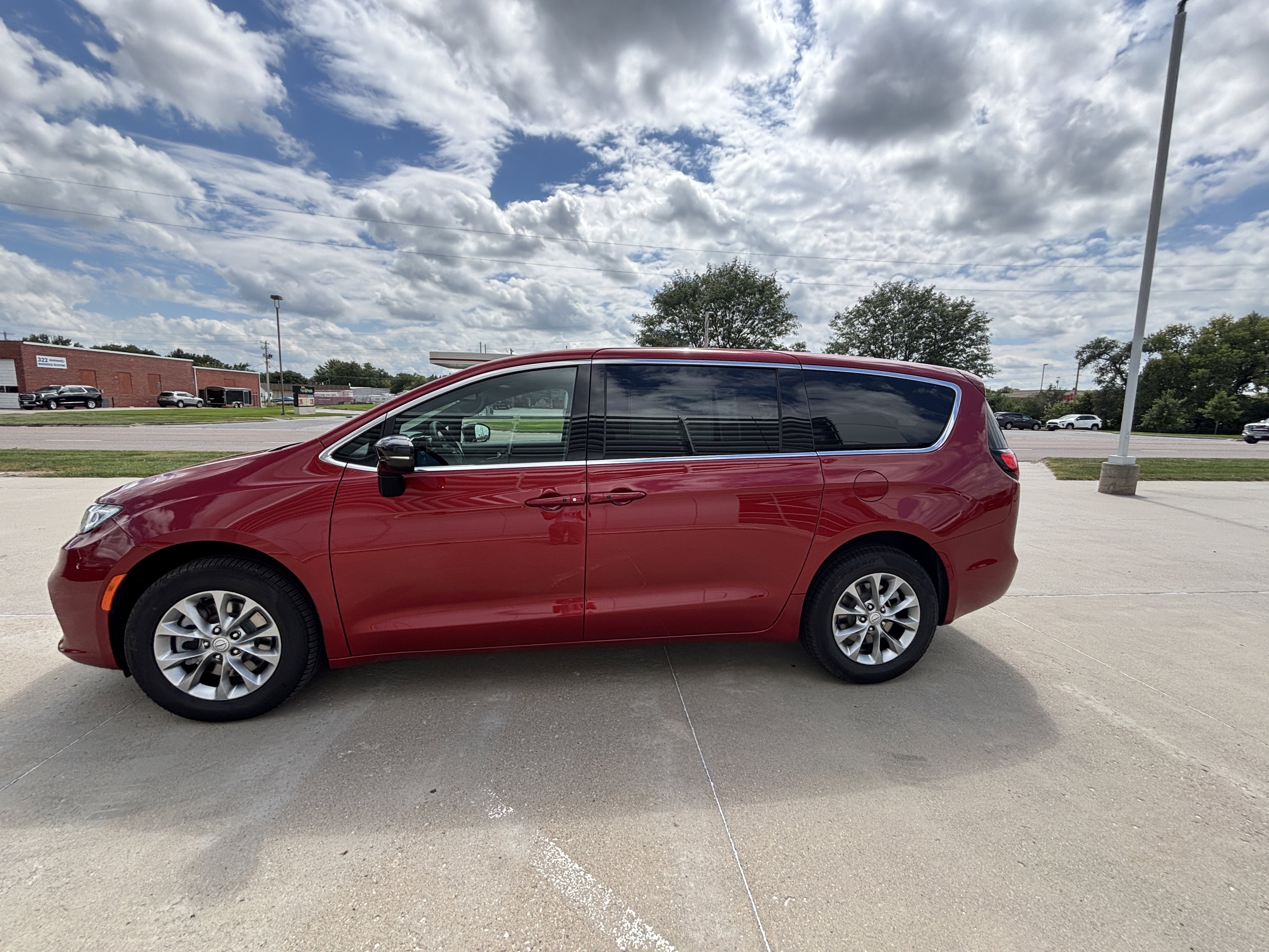 New 2026 Chrysler Pacifica Select image 5