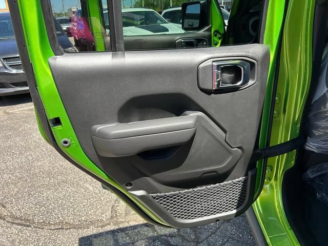New 2025 Jeep Gladiator Sport AWD/4WD image 13