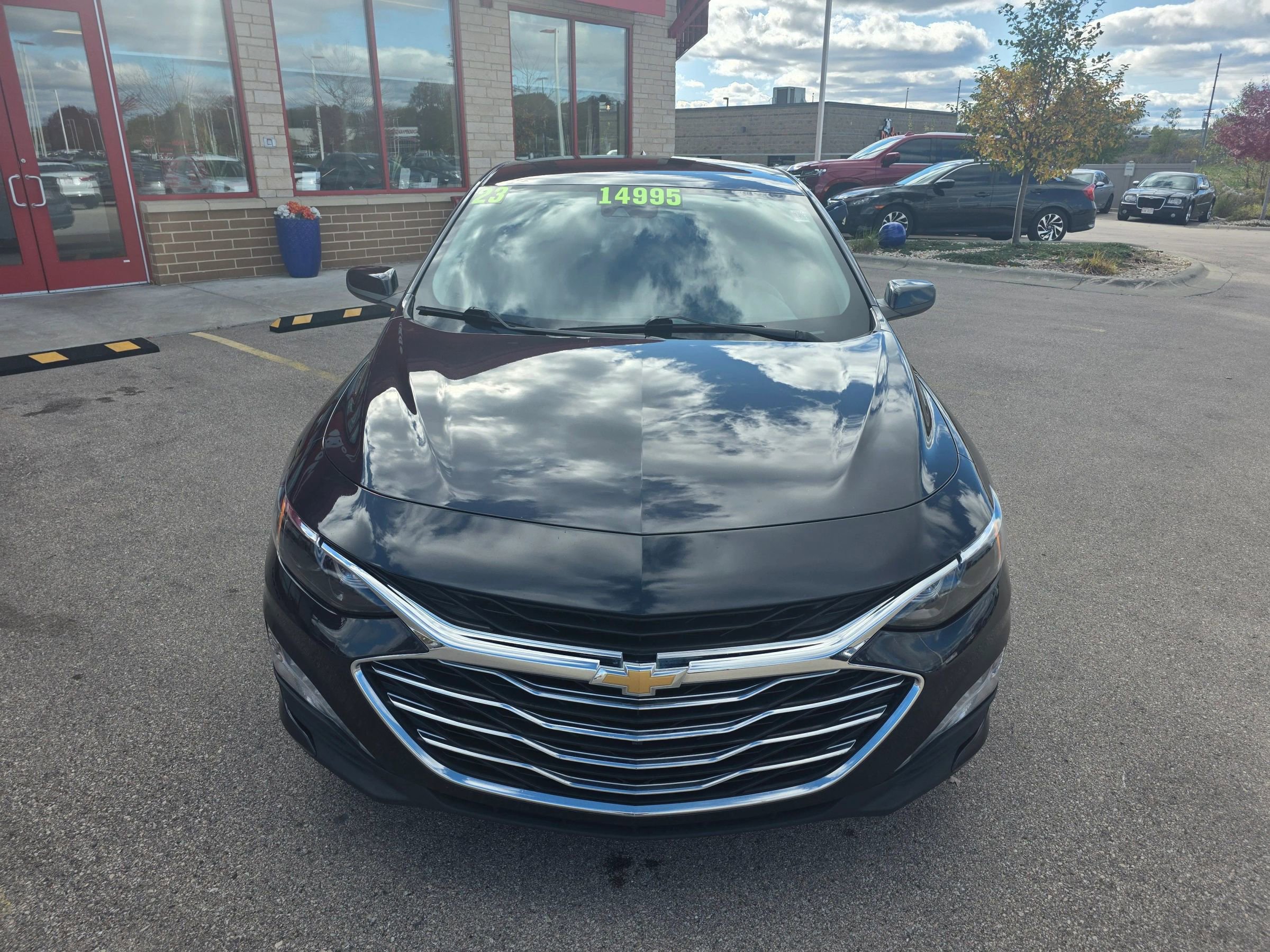 Used 2023 Chevrolet Malibu LT image 2