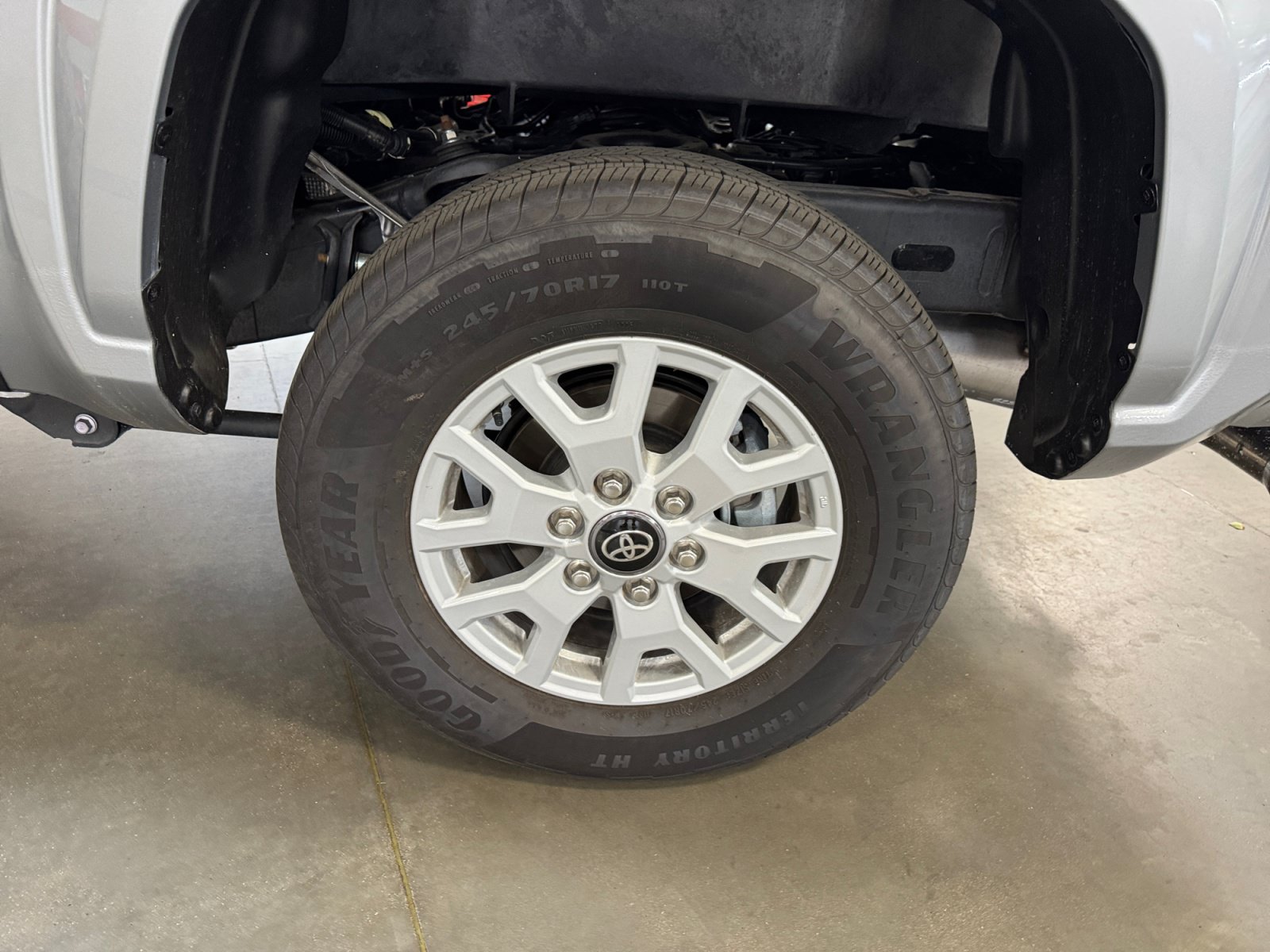 Certified 2025 Toyota Tacoma SR5 AWD/4WD image 24