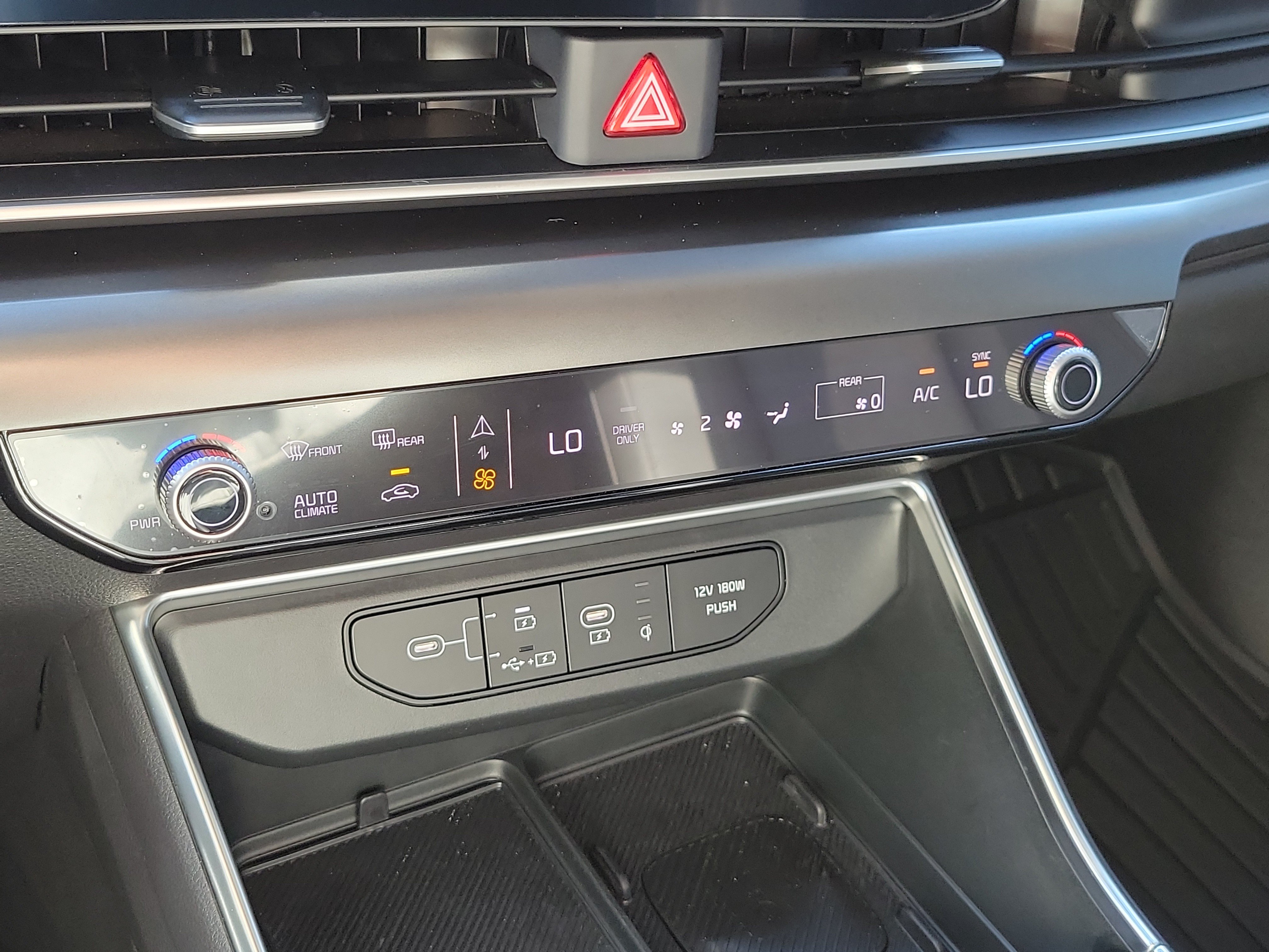 Certified 2025 Kia Carnival SX w/ SX Dark Edition Package FWD image 32