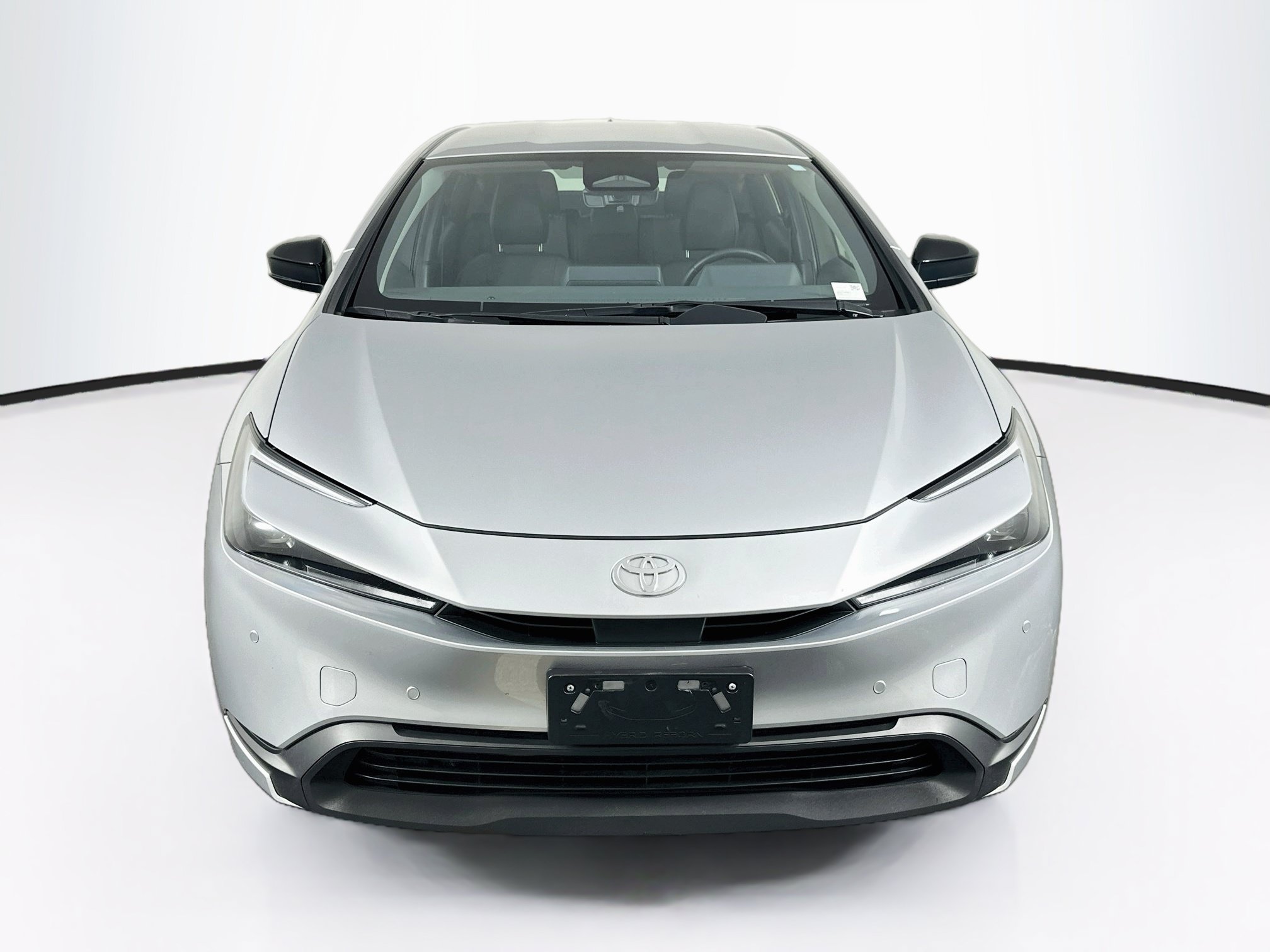 Used 2025 Toyota Prius LE FWD image 2