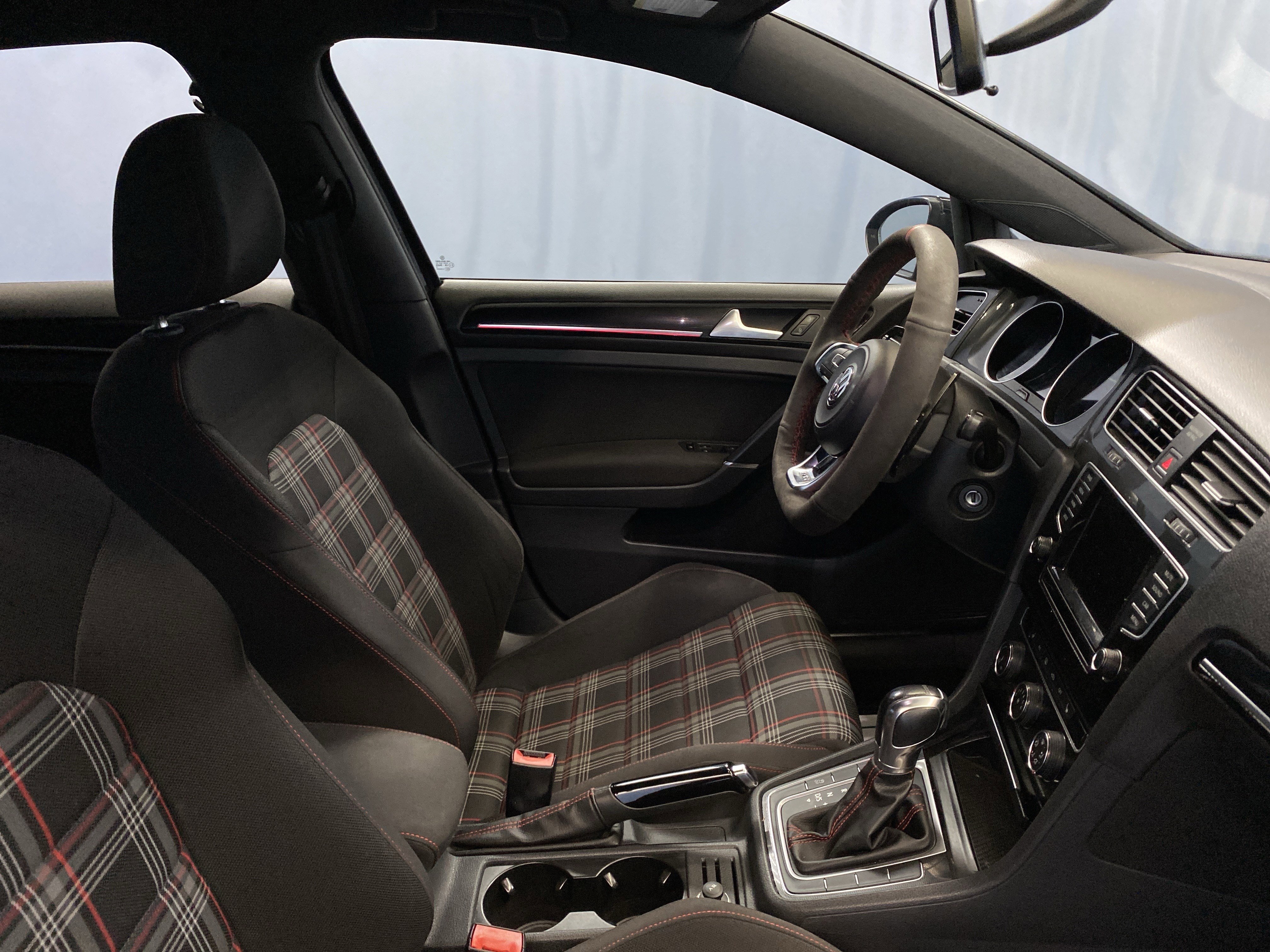 Used 2015 Volkswagen GTI S image 40