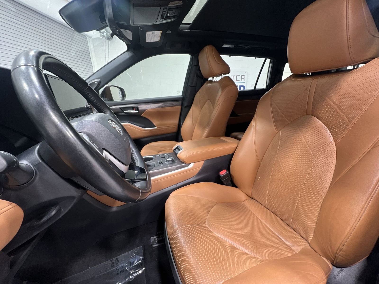 Used 2023 Toyota Highlander Platinum image 11