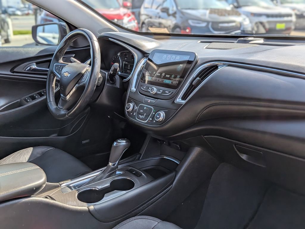 Used 2016 Chevrolet Malibu LT w/ Leather Package FWD image 27