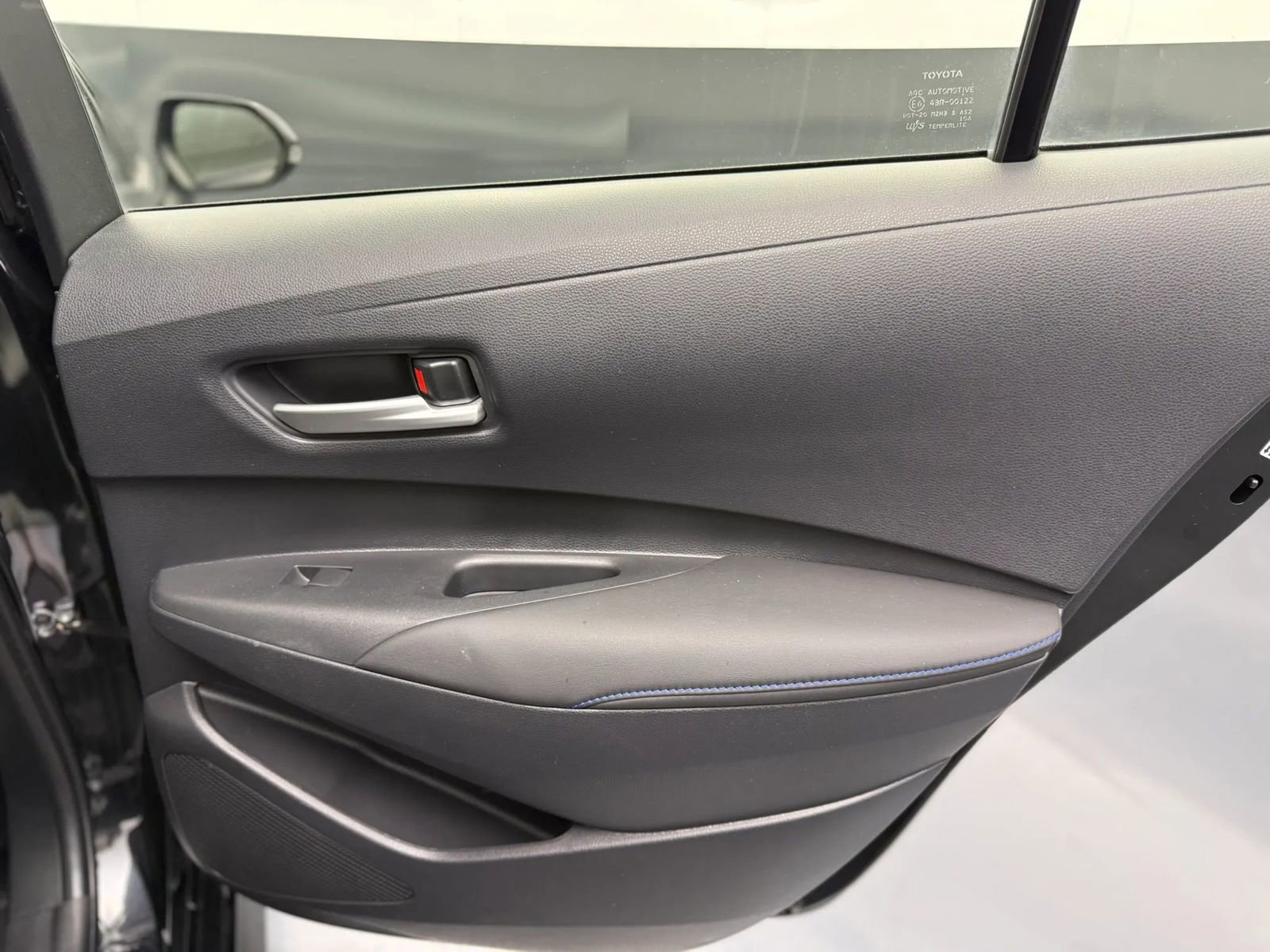 Used 2021 Toyota Corolla SE w/ SE Premium Package FWD image 21