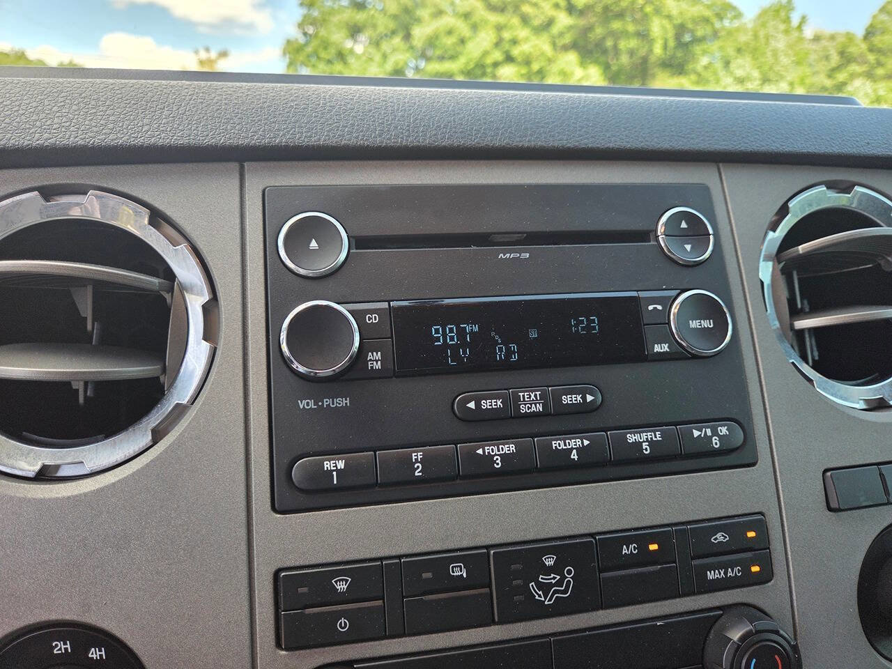 Used 2015 Ford F250 XLT w/ XLT Value Package AWD/4WD image 18