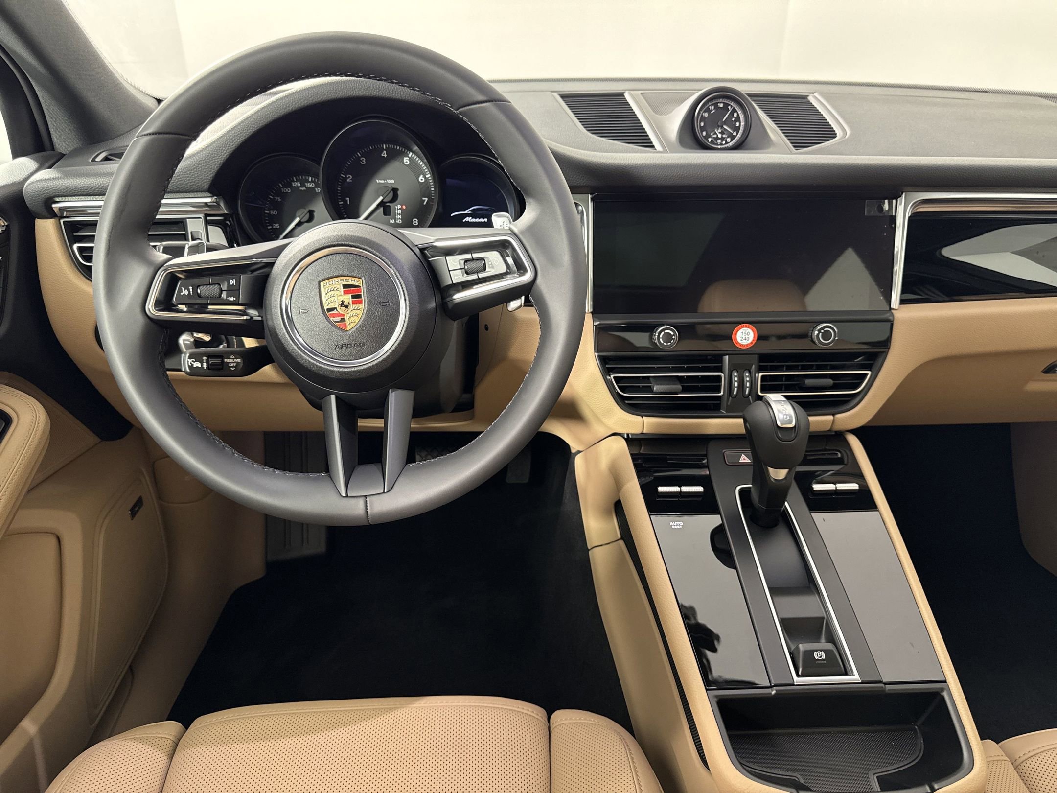 Certified 2025 Porsche Macan image 25