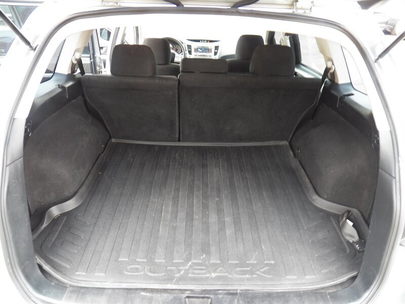Used 2014 Subaru Outback 2.5i AWD/4WD image 8