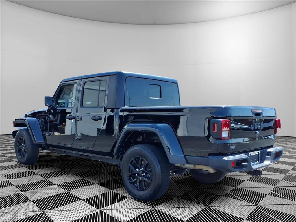 Certified 2023 Jeep Gladiator Sport AWD/4WD image 24