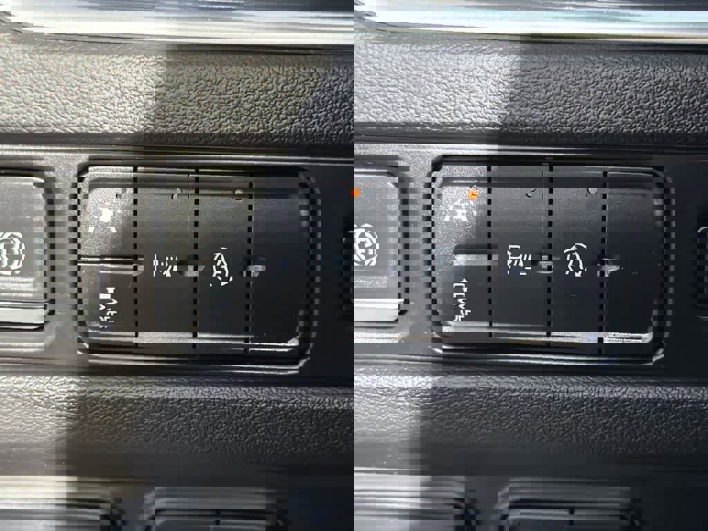 Used 2023 Chevrolet Suburban Premier image 23