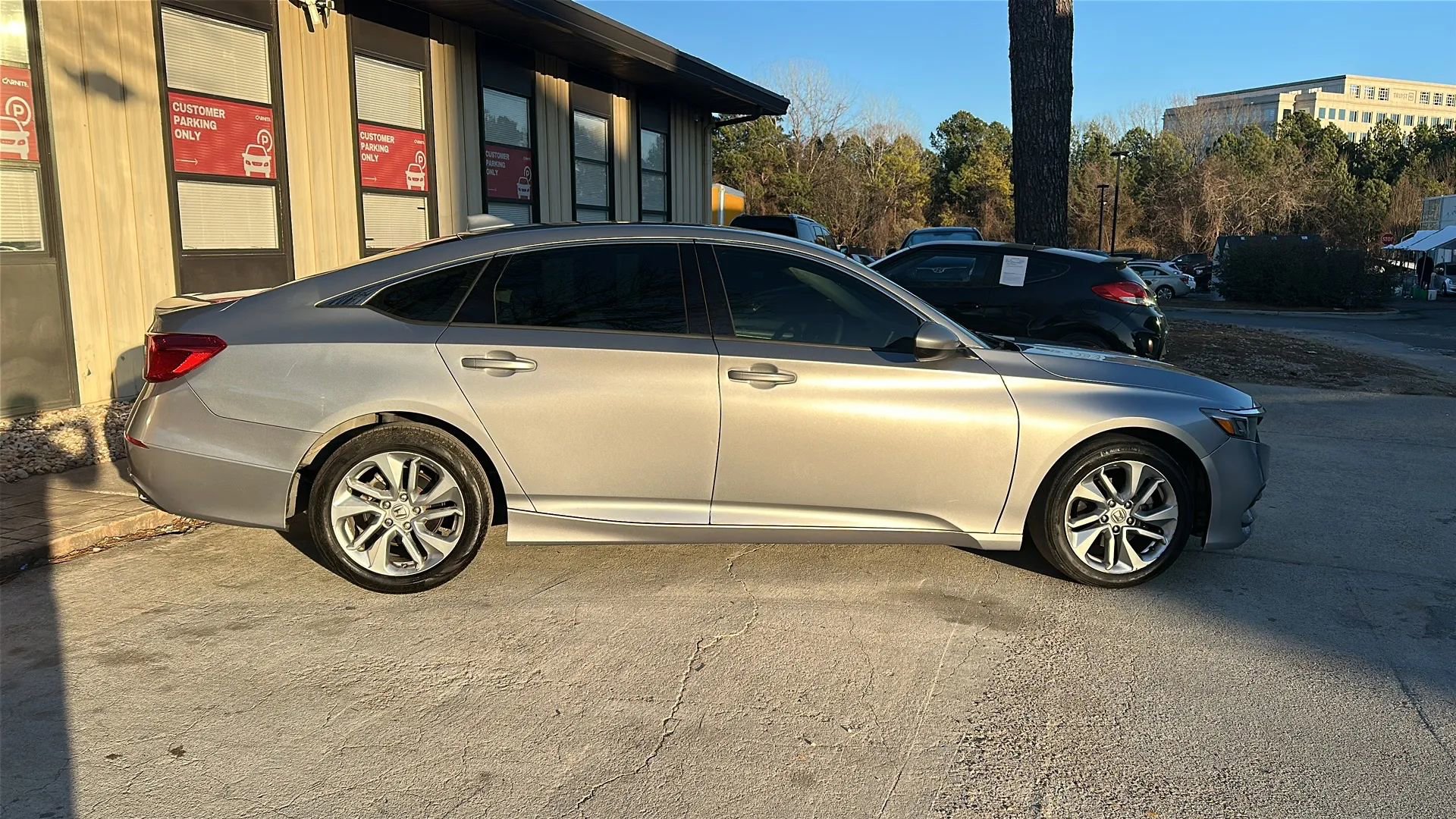 Used 2018 Honda Accord LX image 8