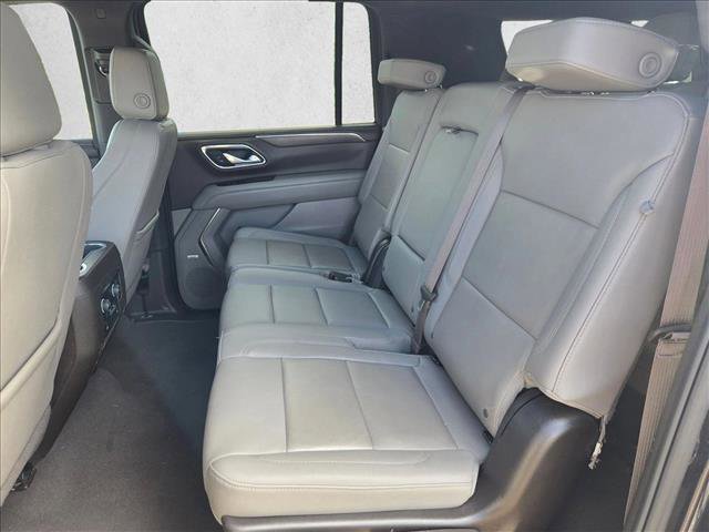 Used 2024 Chevrolet Suburban LT RWD image 18