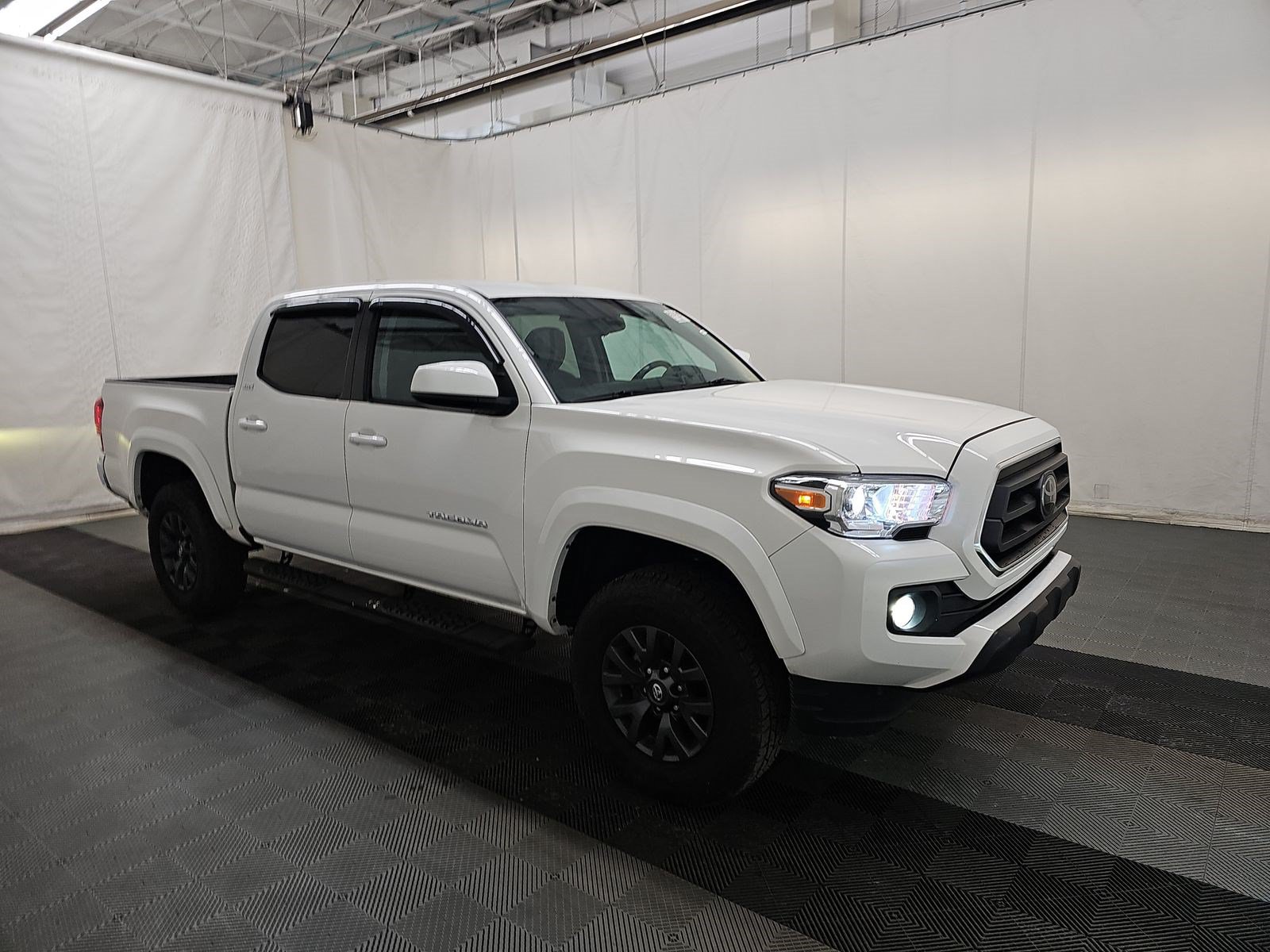 Used 2021 Toyota Tacoma SR5 RWD image 3
