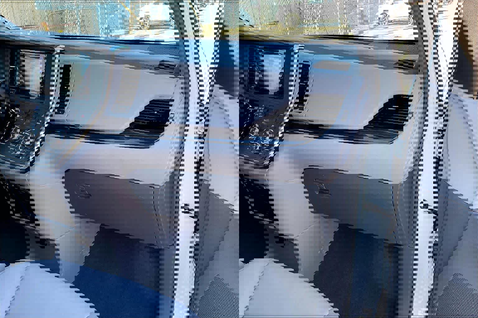 Used 2017 Toyota Sienna XLE image 16