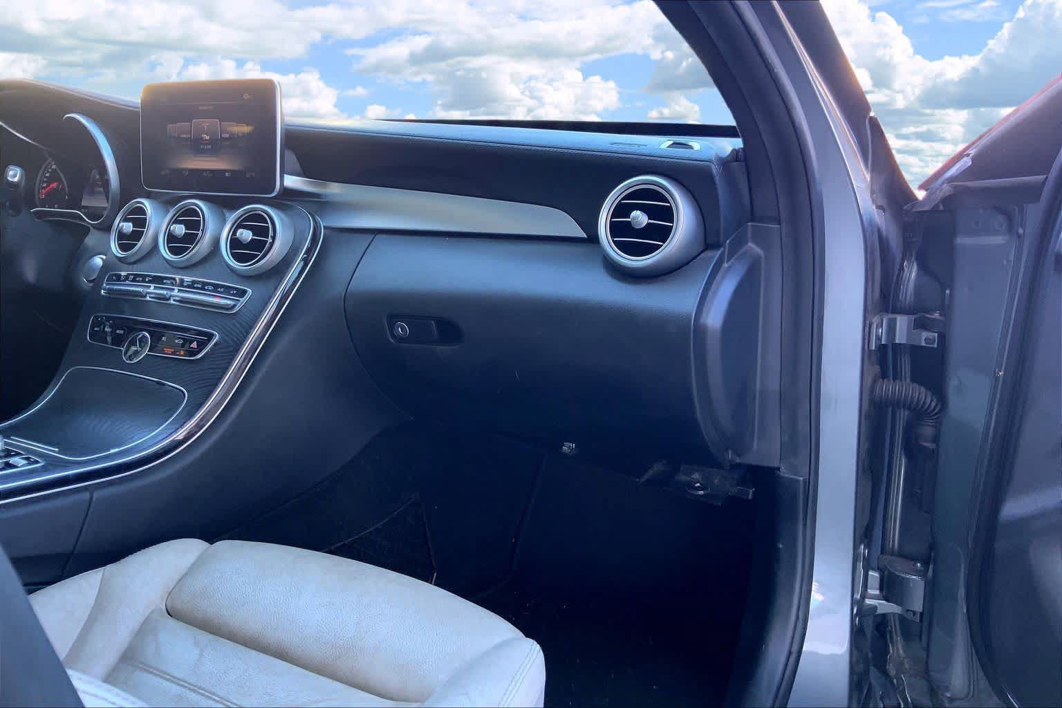 Used 2017 Mercedes-Benz C 300 Sedan image 23