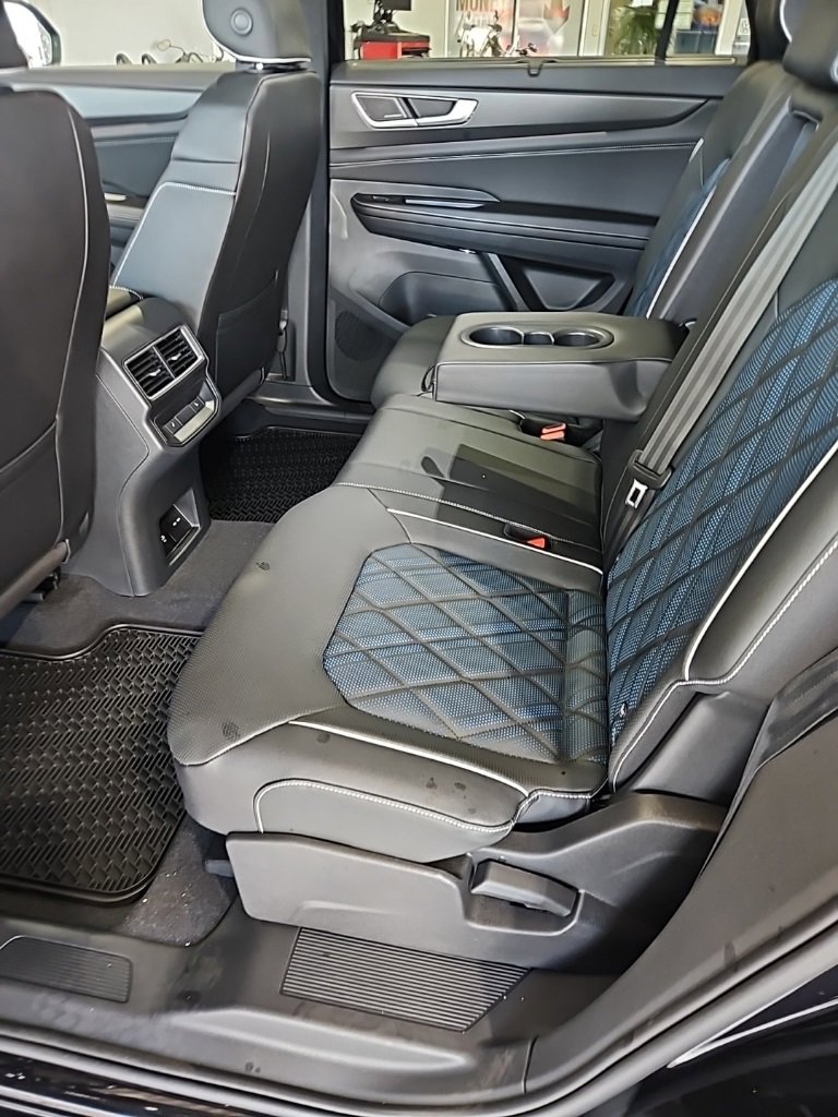 New 2026 Volkswagen Atlas Cross Sport SEL Premium R-Line image 23