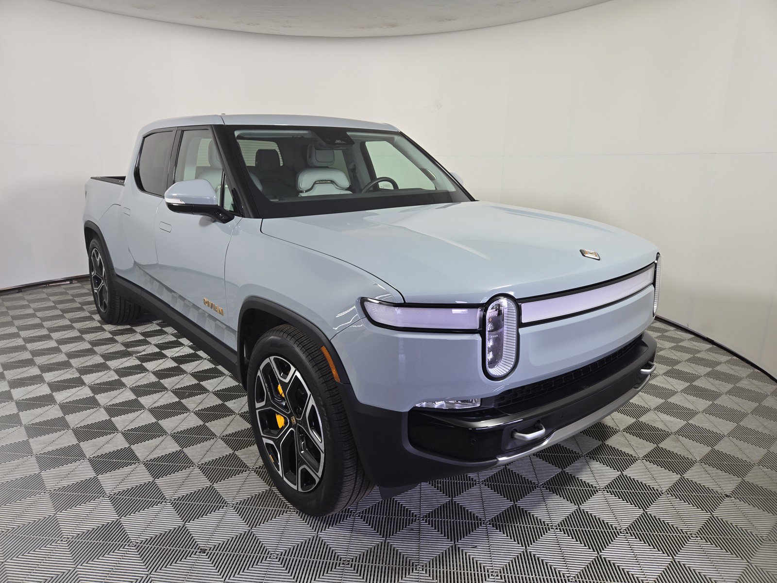 Used 2024 Rivian R1T Adventure AWD/4WD image 7