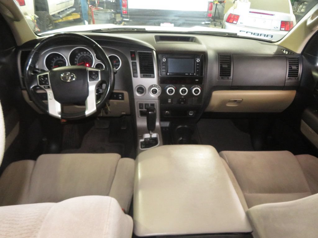 Used 2015 Toyota Sequoia SR5 AWD/4WD image 43