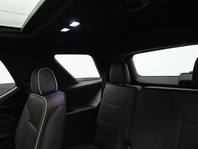 Used 2023 Chevrolet Traverse Premier image 21