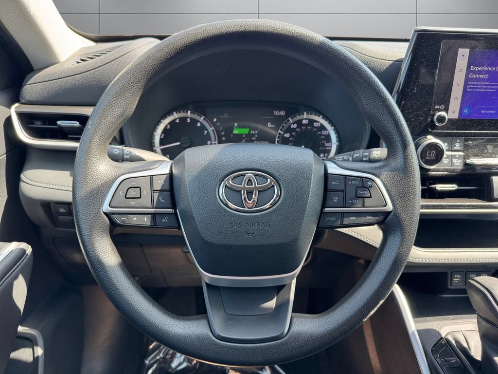 Used 2023 Toyota Highlander L FWD image 13