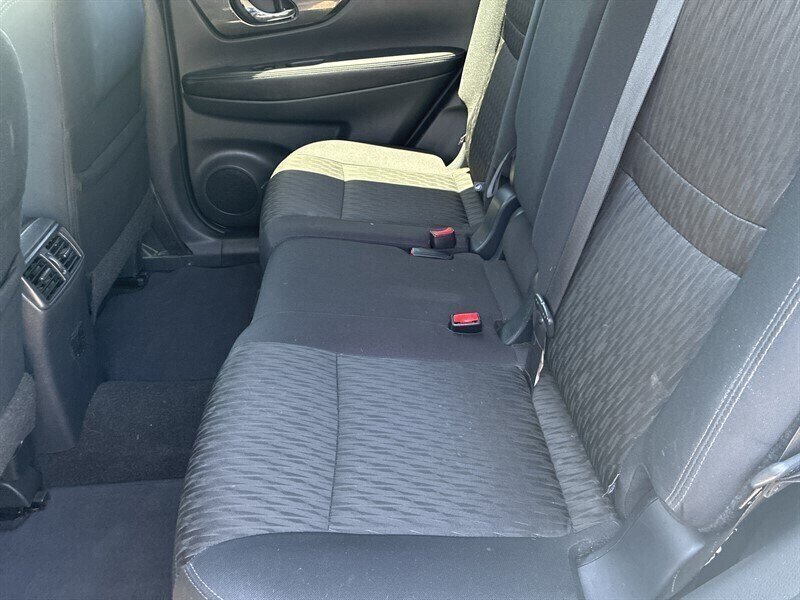 Used 2018 Nissan Rogue SV AWD/4WD image 11