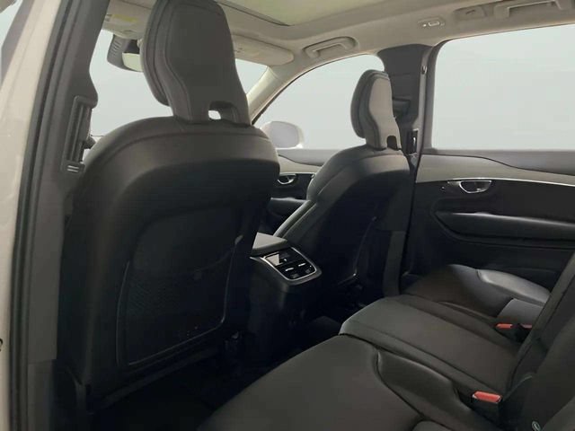 Used 2025 Volvo XC90 B5 Core AWD/4WD image 47