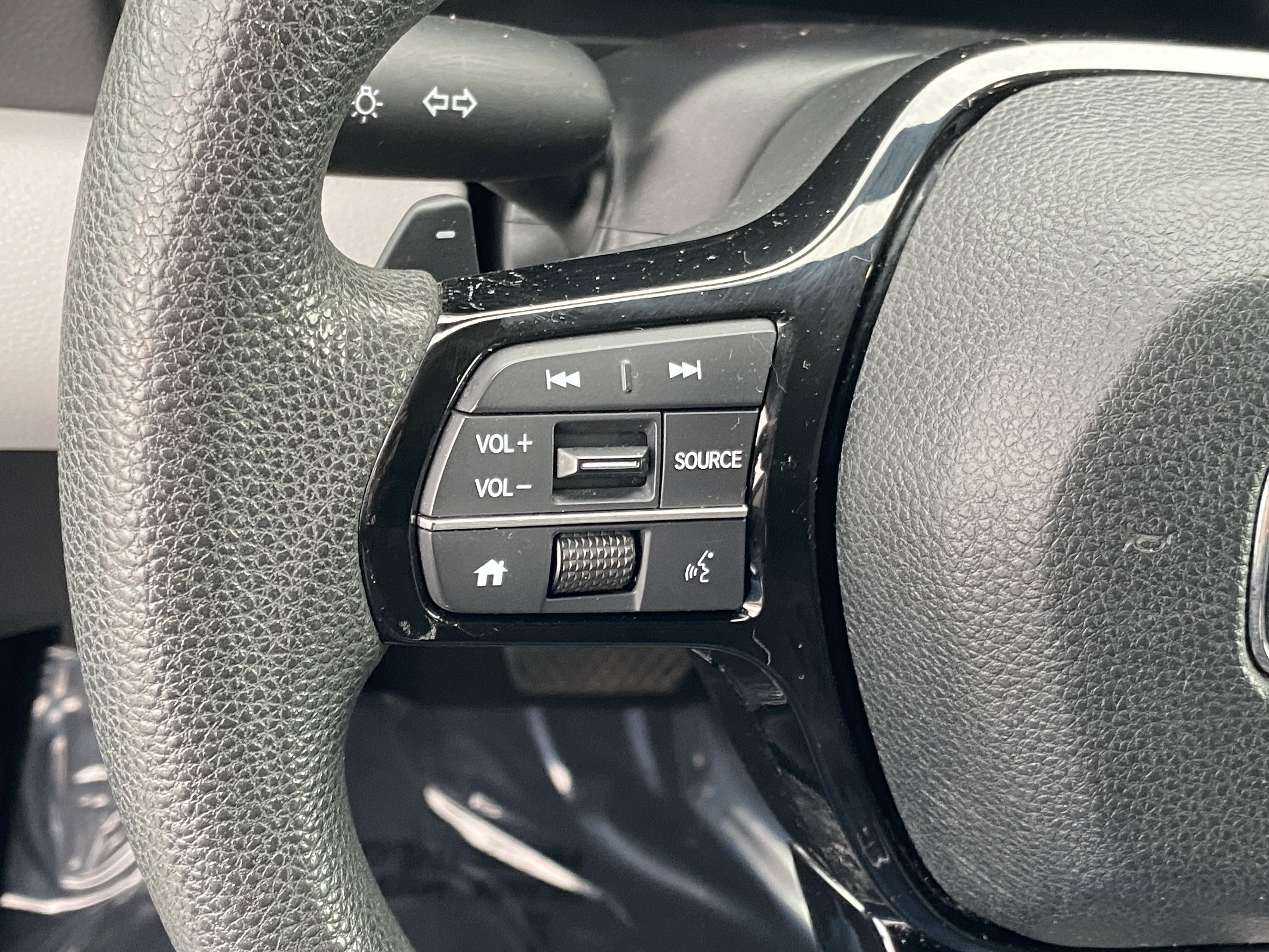 Used 2023 Honda Pilot LX image 25