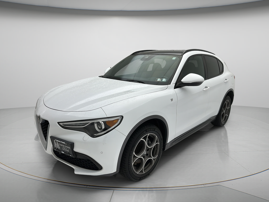 Used 2023 Alfa Romeo Stelvio Ti AWD/4WD image 3