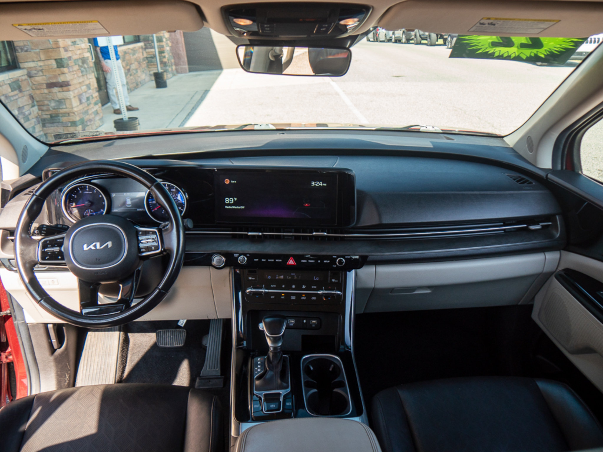 Used 2022 Kia Carnival EX FWD image 13