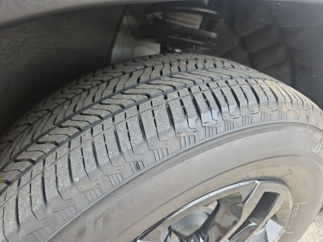 Used 2023 Chevrolet Traverse LS w/ Safety Package FWD image 28