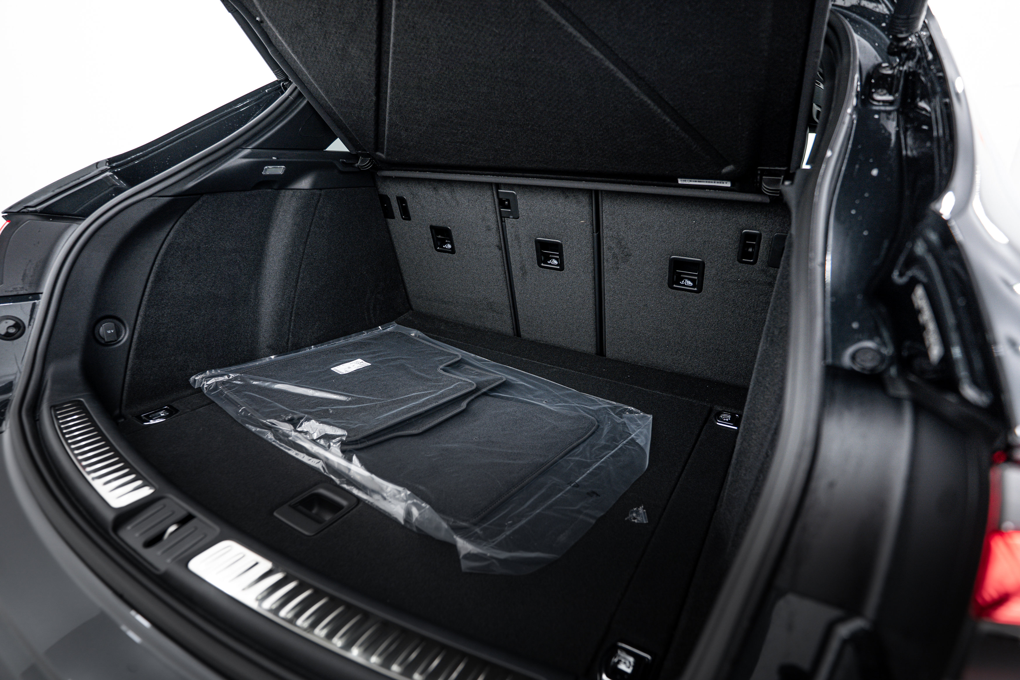 New 2026 Porsche Macan image 24