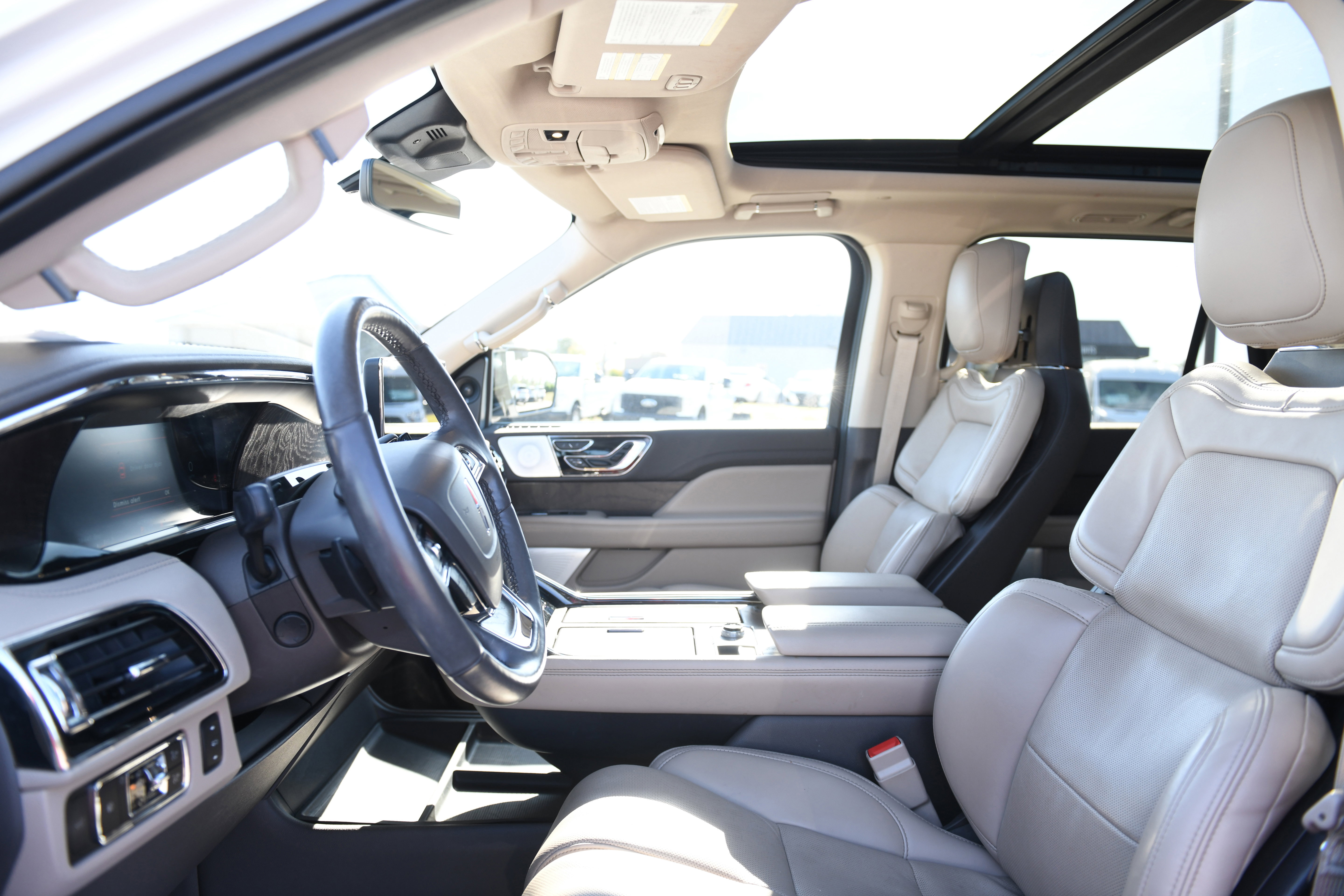 Used 2022 Lincoln Navigator Reserve AWD/4WD image 16