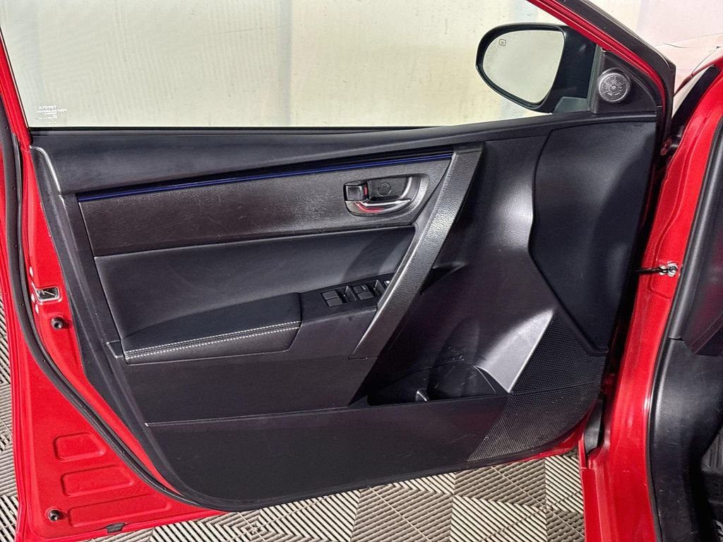 Used 2017 Toyota Corolla SE w/ Carpet Mat Package (TMS) FWD image 10