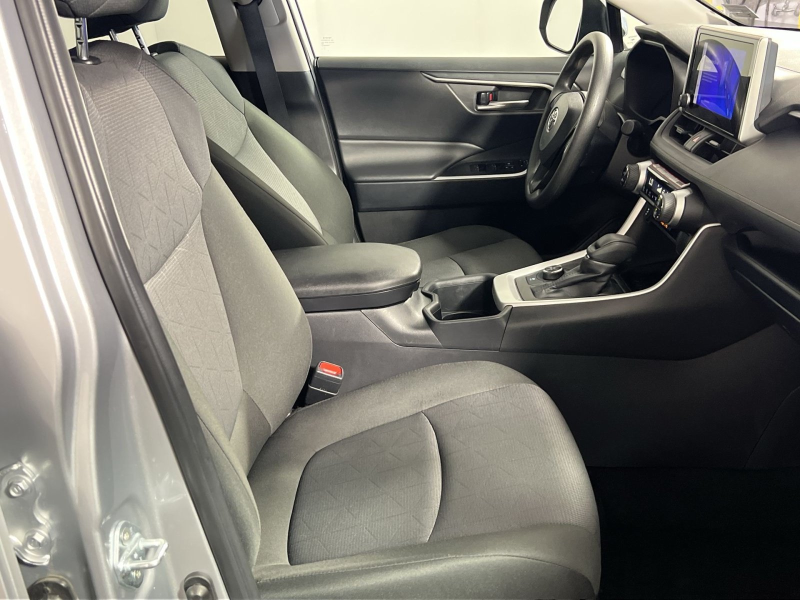 Used 2025 Toyota RAV4 XLE AWD/4WD image 27