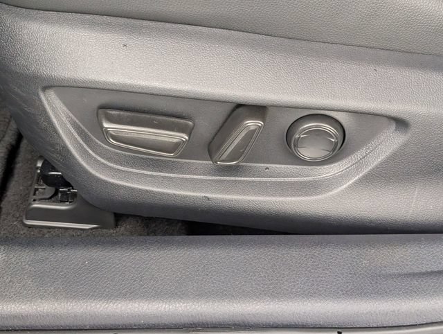 Used 2025 Toyota Camry SE FWD image 13
