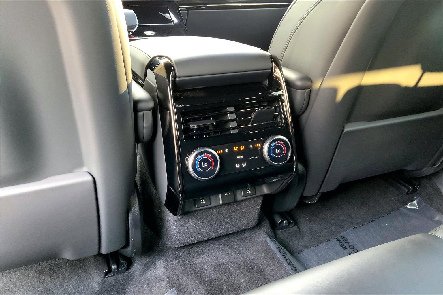 New 2026 Land Rover Range Rover Sport SE AWD/4WD image 18