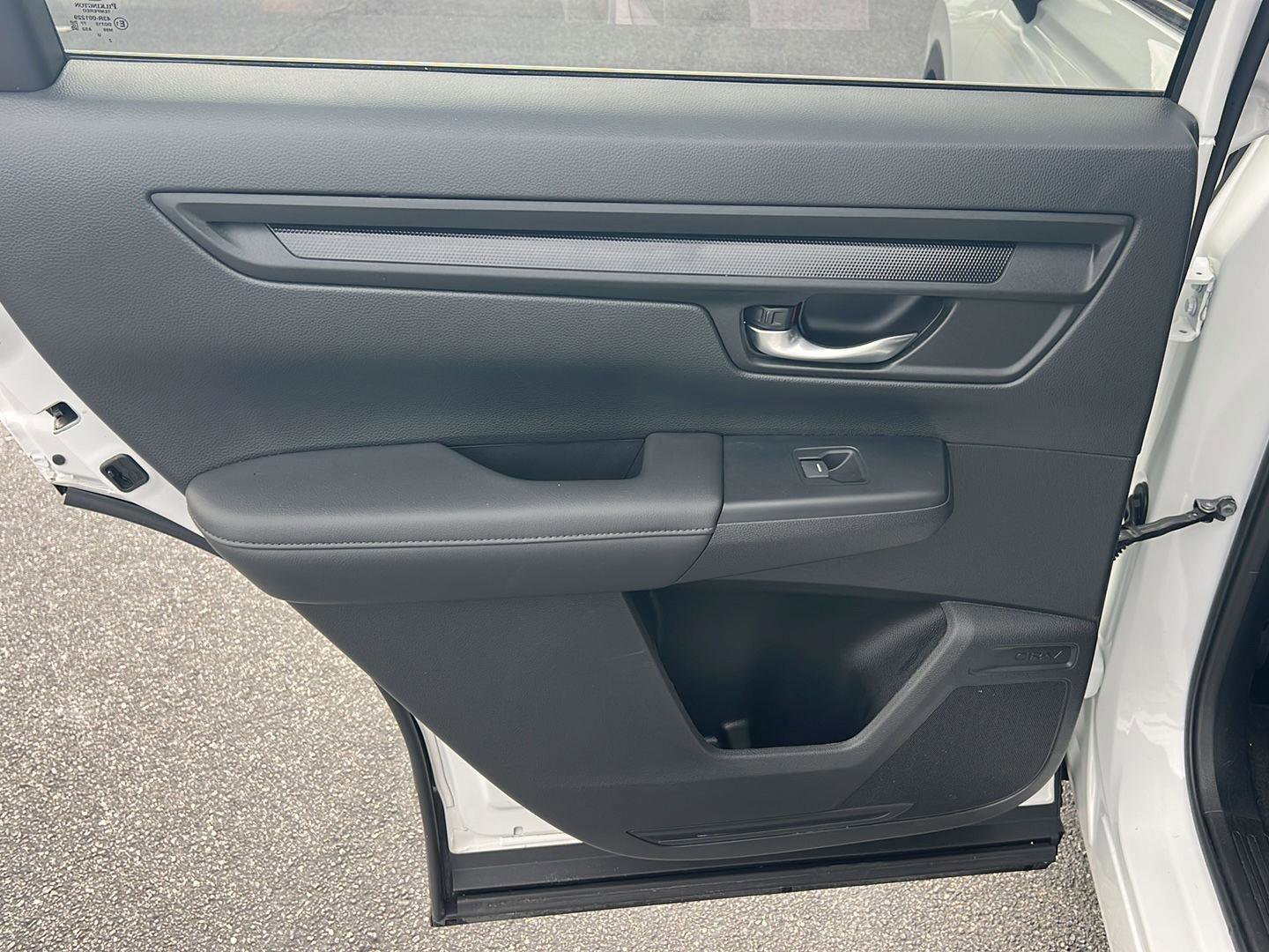 Used 2024 Honda CR-V LX image 17