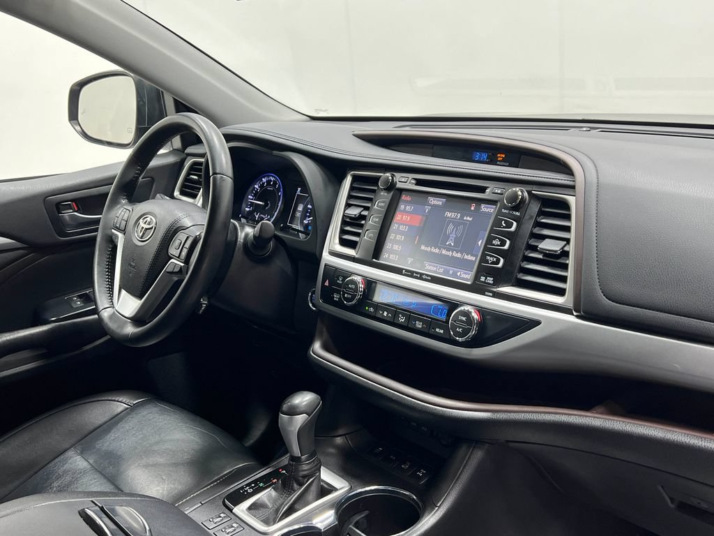 Used 2019 Toyota Highlander XLE AWD/4WD image 21