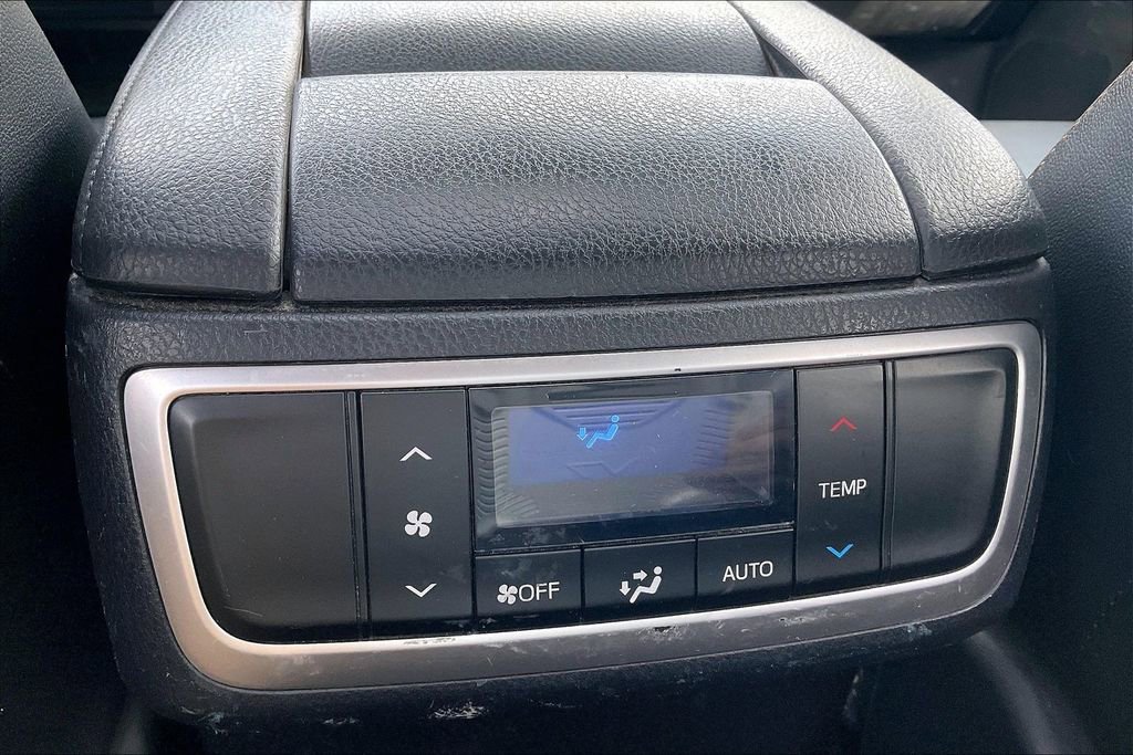 Used 2019 Toyota Highlander XLE AWD/4WD image 12