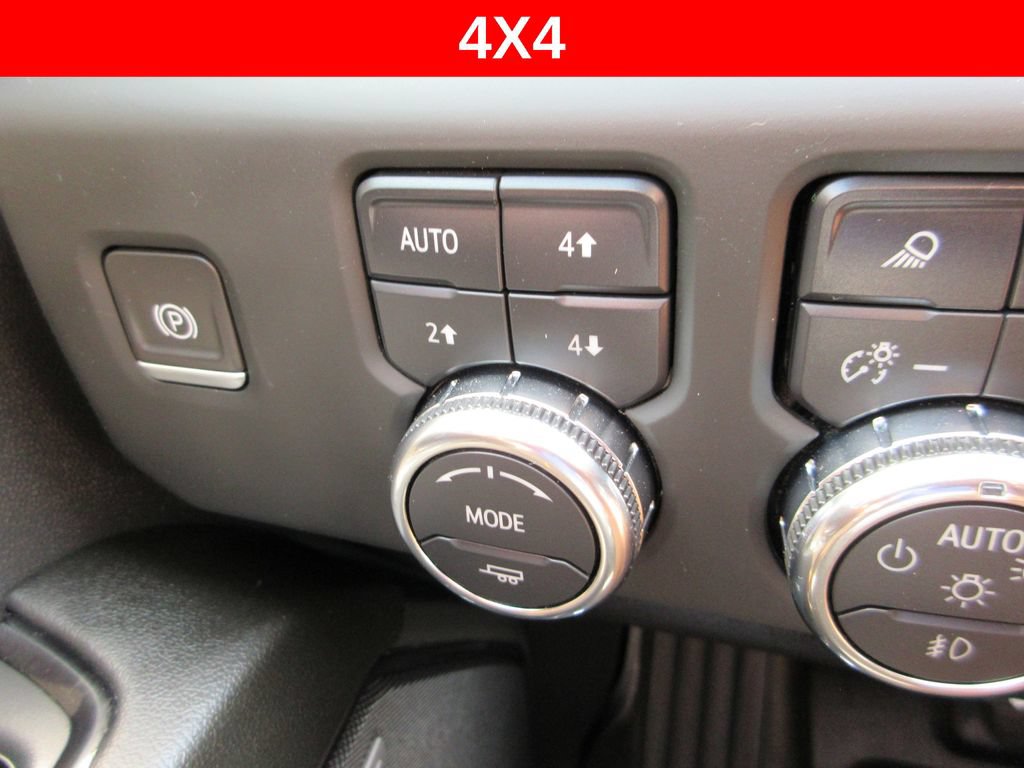 Used 2024 GMC Sierra 1500 AT4 w/ Technology Package AWD/4WD image 35