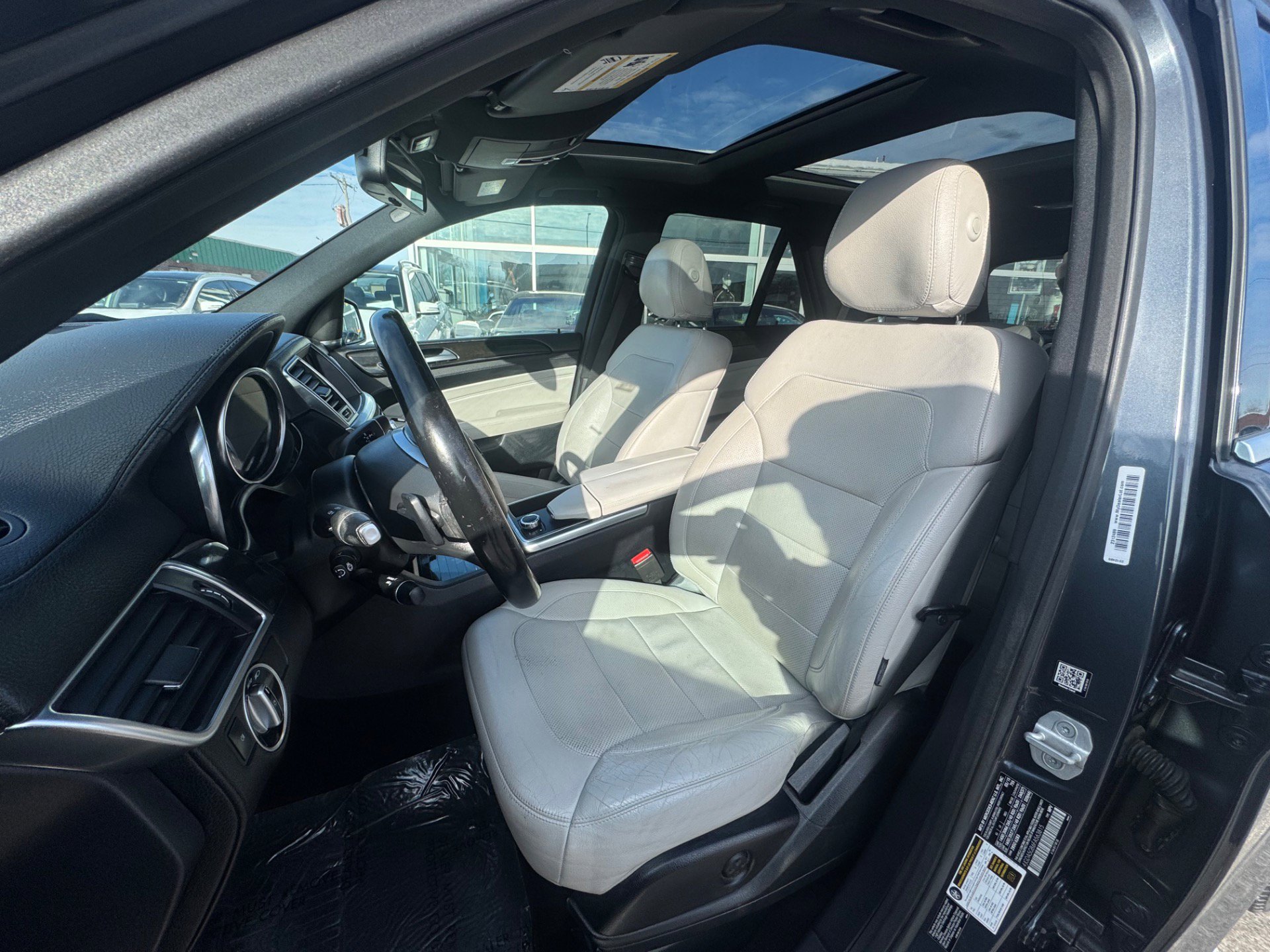 Used 2015 Mercedes-Benz ML 400 4-MATIC image 2